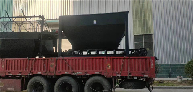 有機(jī)肥鏟車料倉(cāng)