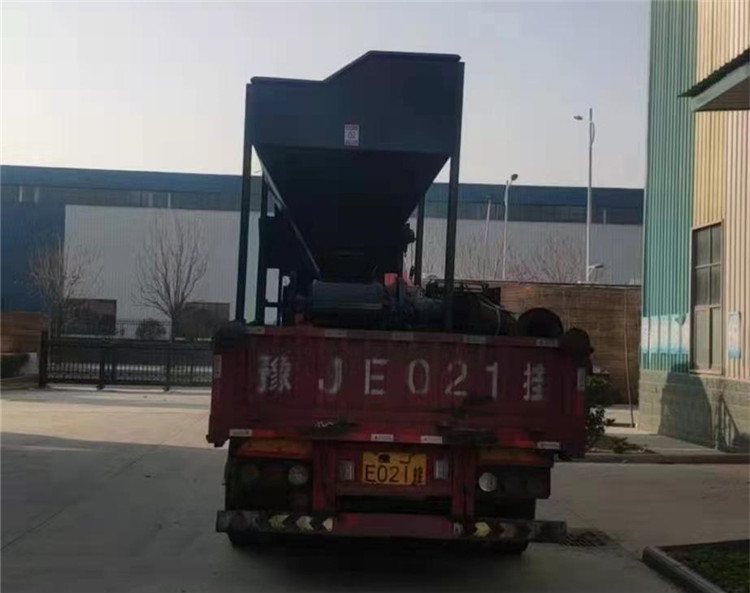 有機(jī)肥鏟車料倉(cāng)