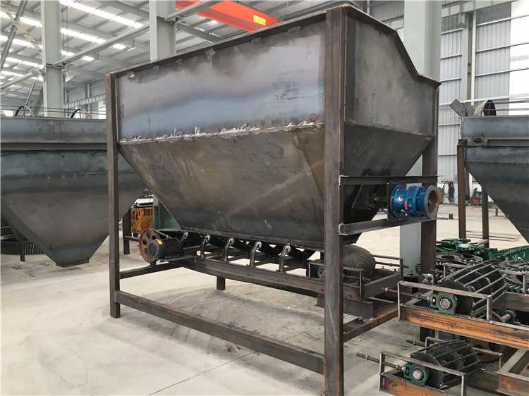 有機(jī)肥鏟車料倉(cāng)