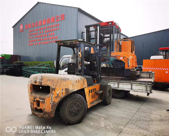 地面行走條垛發(fā)酵翻堆設(shè)備開機(jī)前注意事項(xiàng)