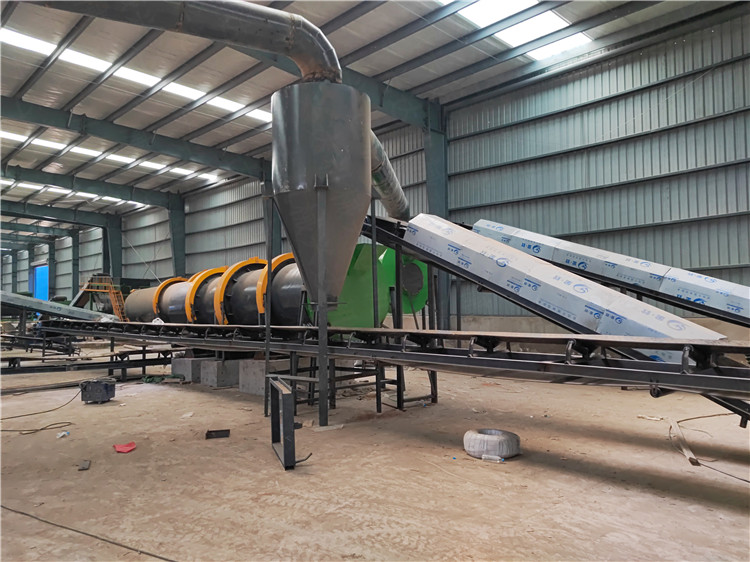 牛糞有機(jī)肥生物肥制作生產(chǎn)線所需設(shè)備加工現(xiàn)場(chǎng)