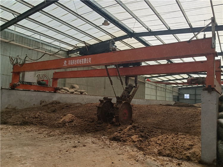 大型發(fā)酵加工設(shè)備 畜禽糞便堆肥機(jī) 有機(jī)肥羊糞污泥大跨度輪盤翻拋機(jī)