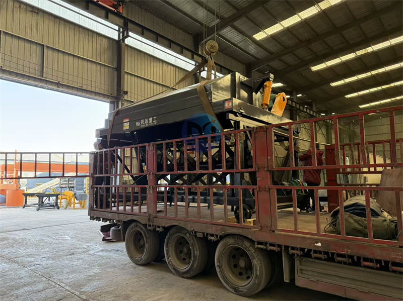 4米液壓槽式翻拋機(jī)發(fā)貨現(xiàn)場